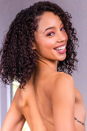 Alexis Tae - VR Porn Model