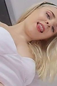 Ellie Shou - VR Porn Model