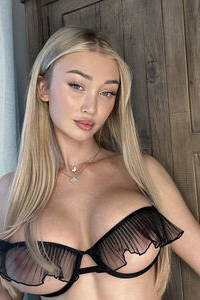 Frances Bentley - VR Porn Model