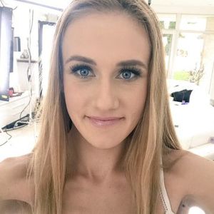 Linda LeClair - VR Porn Model