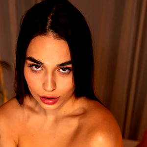 Milan Cheek - VR Porn Model