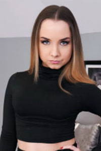 Mona Blue - VR Porn Model