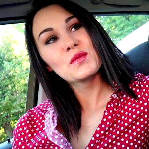Nikki Stills
