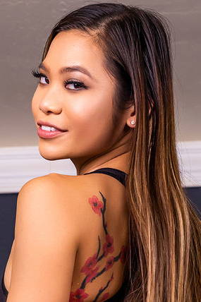 Vina Sky - VR Porn Model